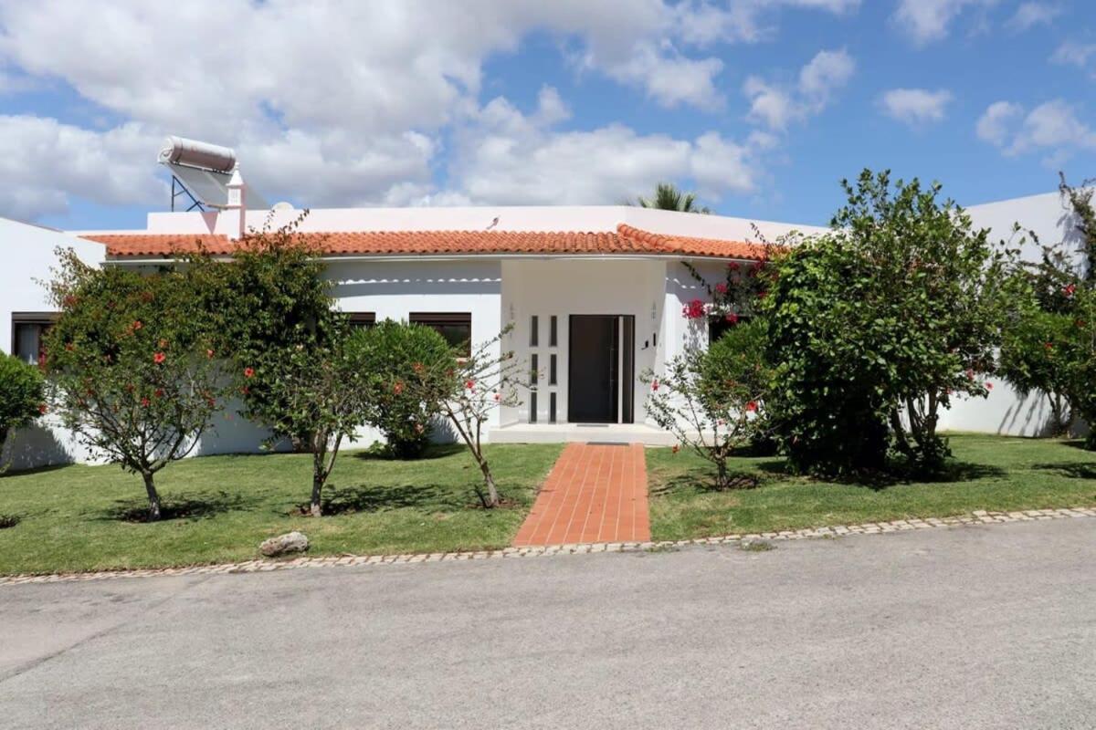 Villa Hibiscus, Great Location In Vilamoura, Lush Green Lawns And Garden Quarteira Exterior foto